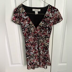 Jessica V-Neck Floral Short Sleeve Blouse
